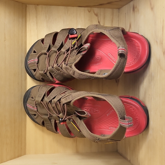 KEEN Clearwater CNX 1014452 Dark Earth/Racing Red Sandals - Picture 8 of 10